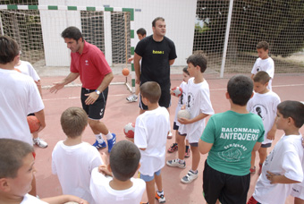 Ortega entrenando con los alumnos del Campus. Foto:Quino Castro.
