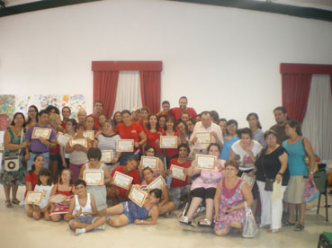 Los participantes de Urso Ocio con sus diplomas acreditativos